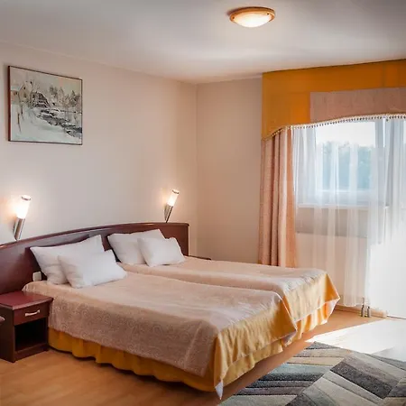 ホテル Na Skarpie Mikołajki